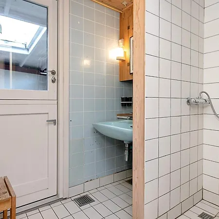 5 Person In Vaeggerlose Bøtø By